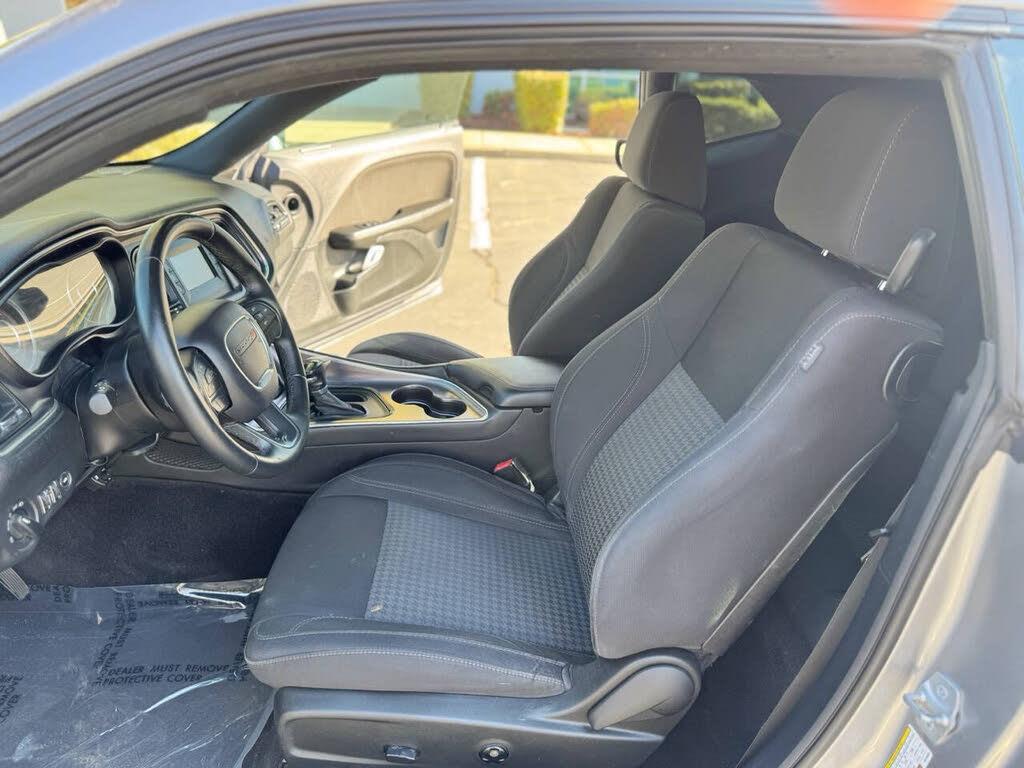 2016 Dodge Challenger SXT - Photo 18