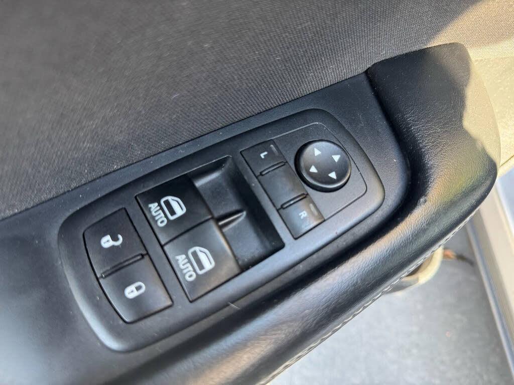 2016 Dodge Challenger SXT - Photo 23