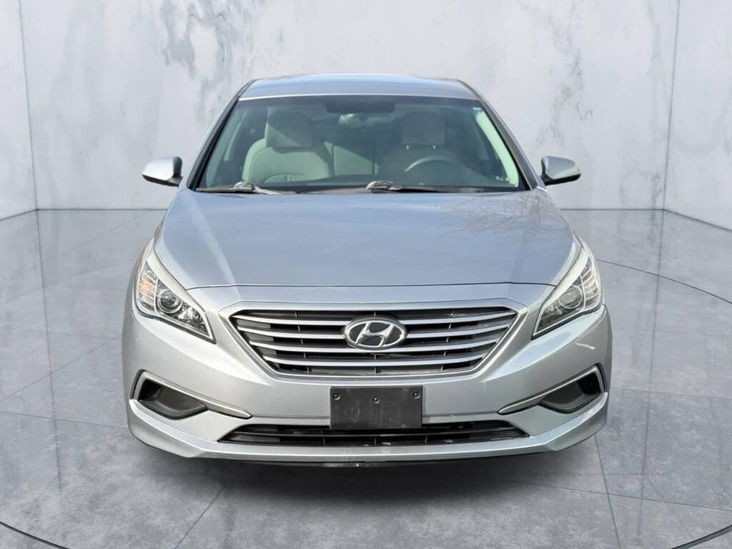 2017 Hyundai Sonata SE - Photo 2