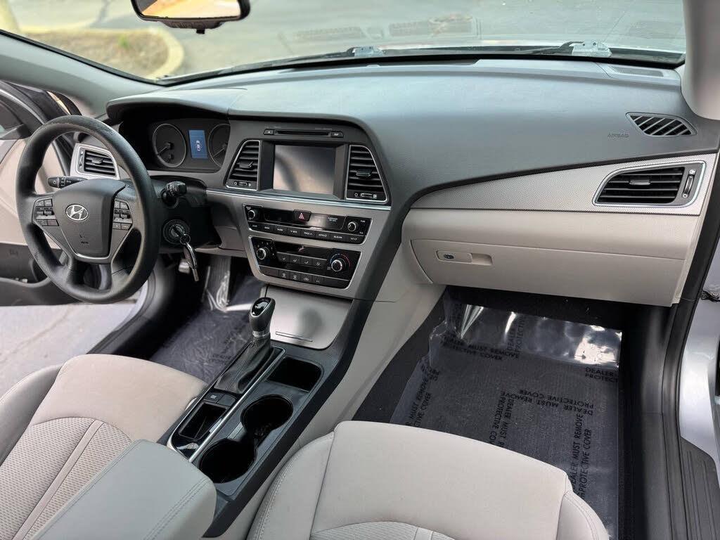 2017 Hyundai Sonata SE - Photo 12
