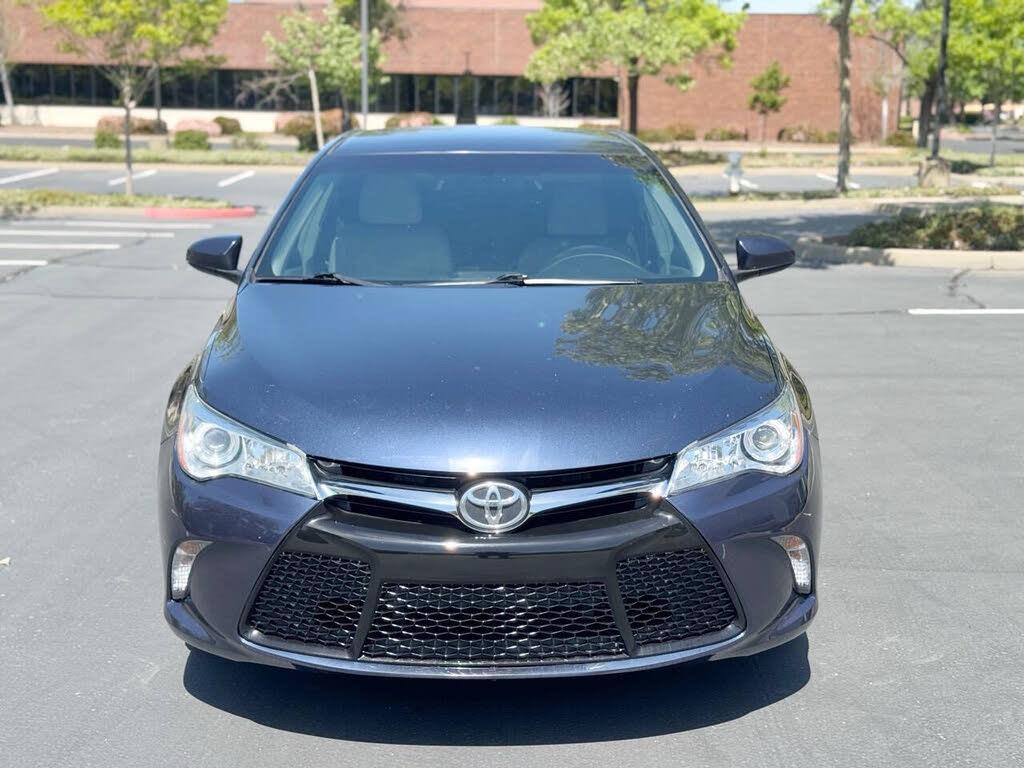 2017 Toyota Camry LE - Photo 2