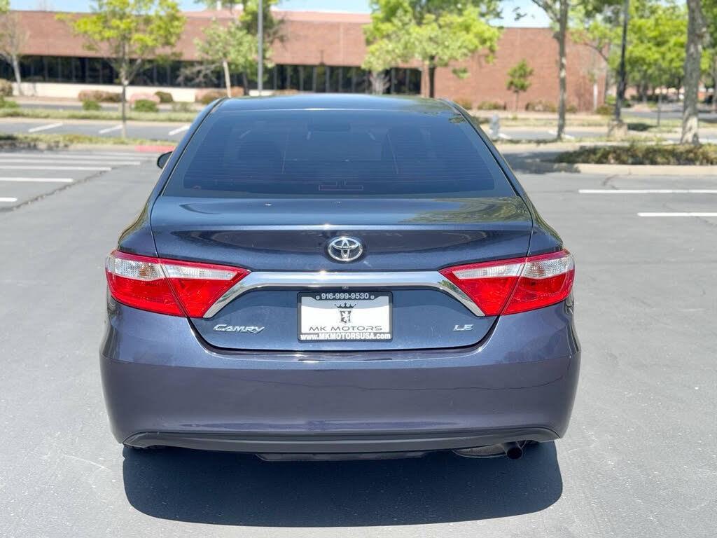2017 Toyota Camry LE - Photo 5