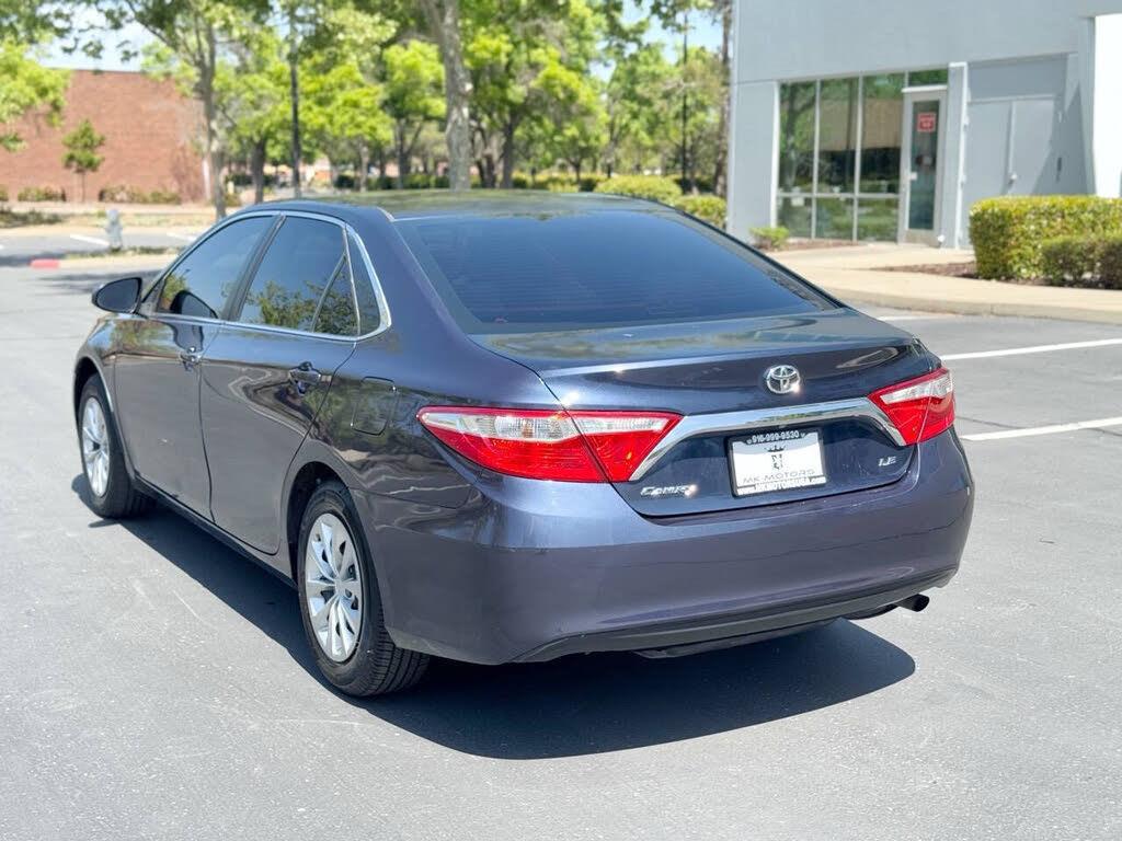 2017 Toyota Camry LE - Photo 6