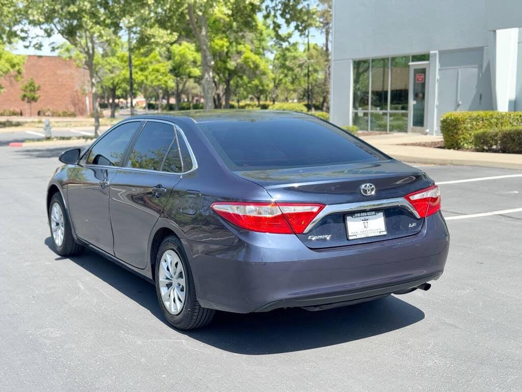 2017 Toyota Camry LE - Photo 7