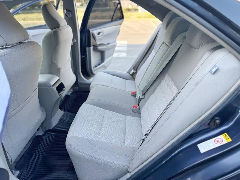 2017 Toyota Camry LE - Photo 12