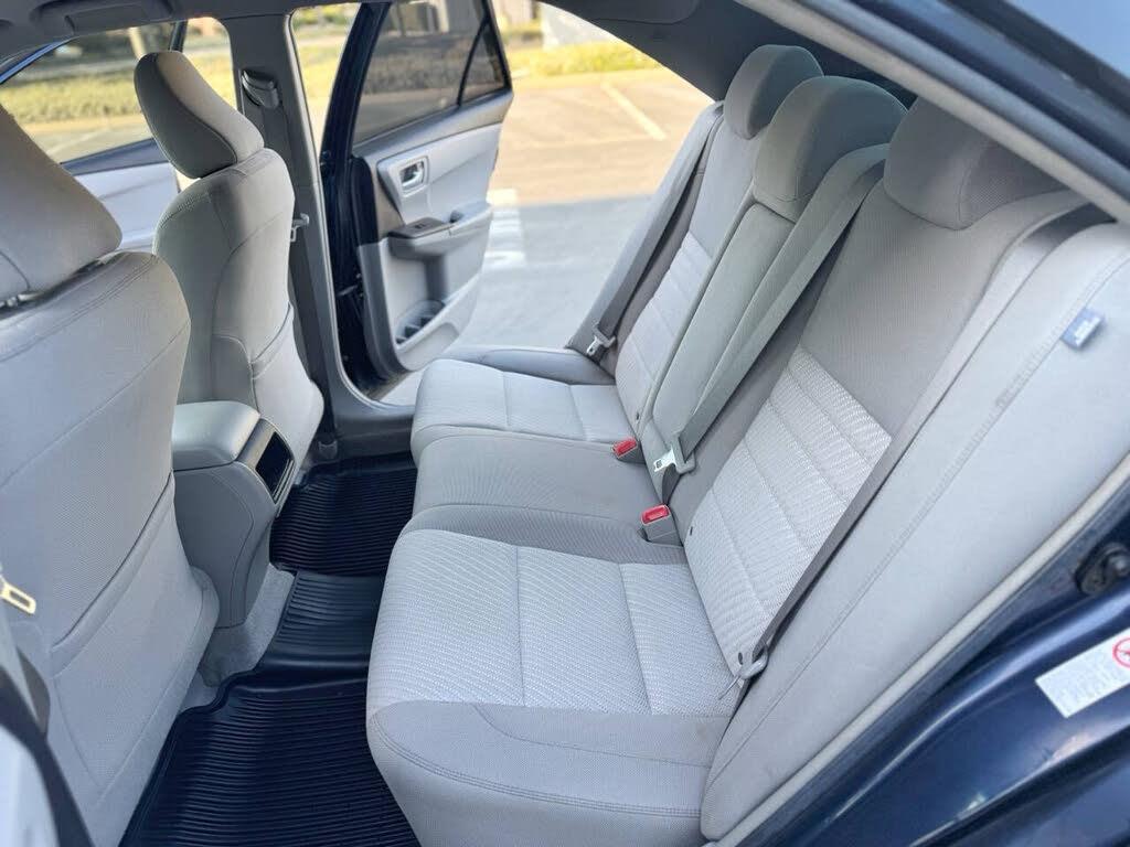 2017 Toyota Camry LE - Photo 13