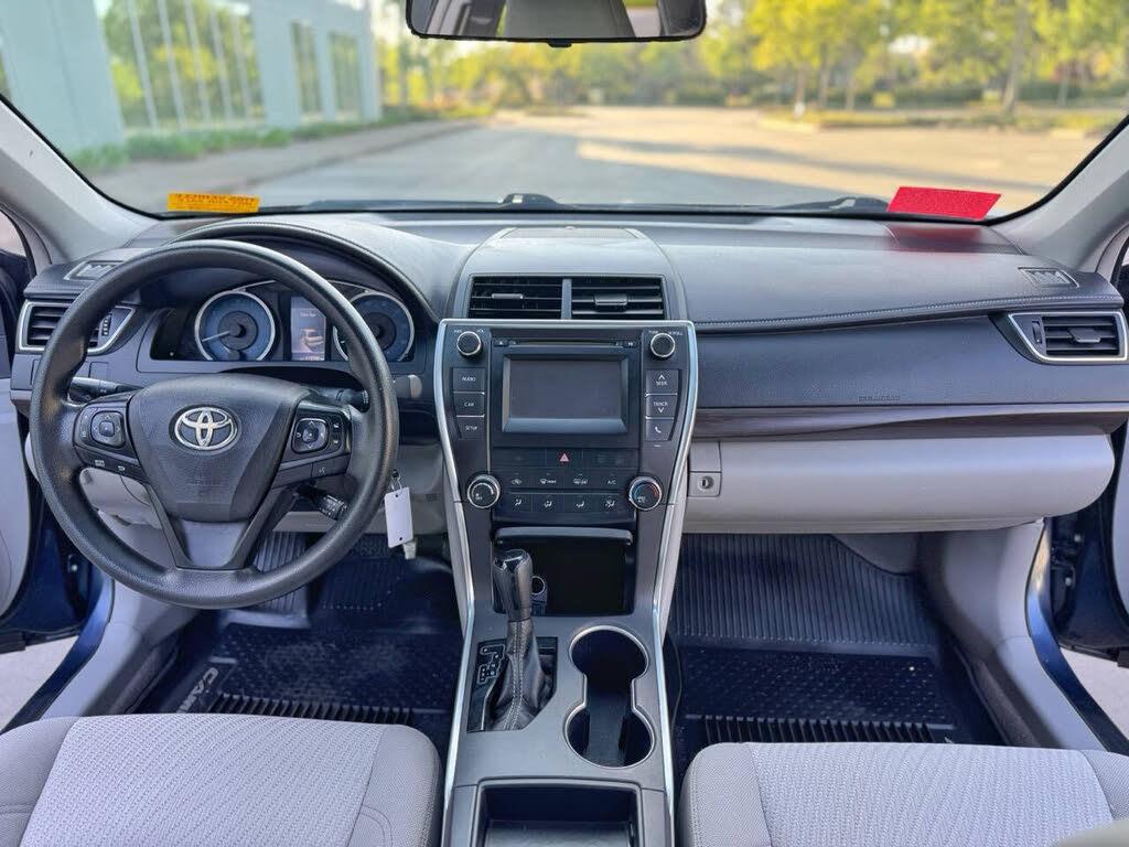 2017 Toyota Camry LE - Photo 14