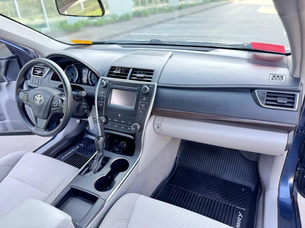 2017 Toyota Camry LE - Photo 15