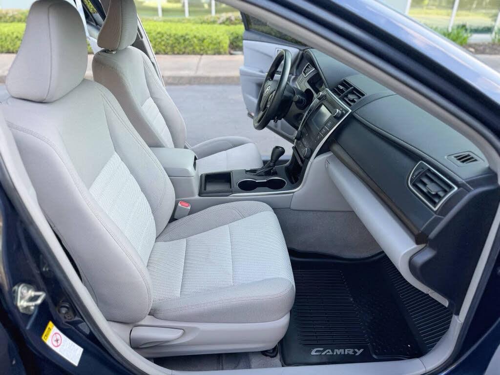2017 Toyota Camry LE - Photo 17