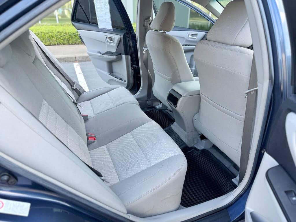 2017 Toyota Camry LE - Photo 19