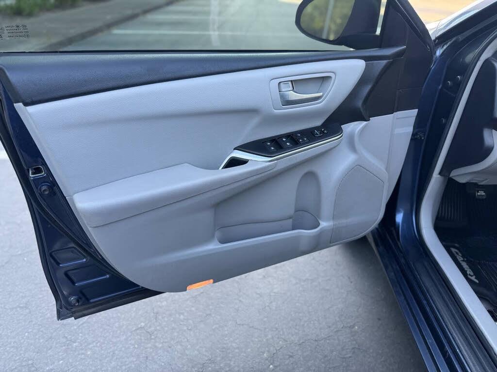 2017 Toyota Camry LE - Photo 20