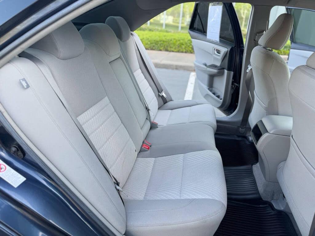 2017 Toyota Camry LE - Photo 22