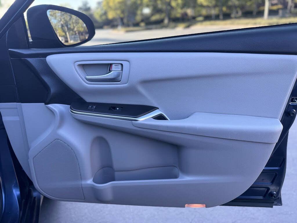 2017 Toyota Camry LE - Photo 26