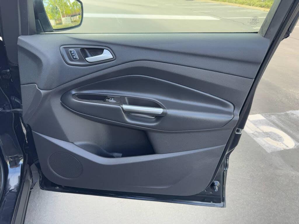 2017 Ford Escape SE - Photo 38