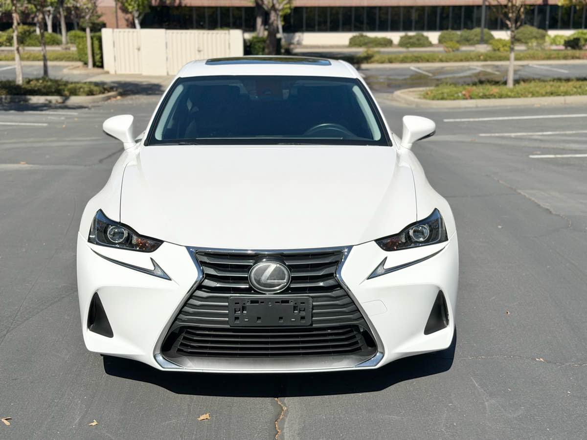 Lexus IS photo 3
