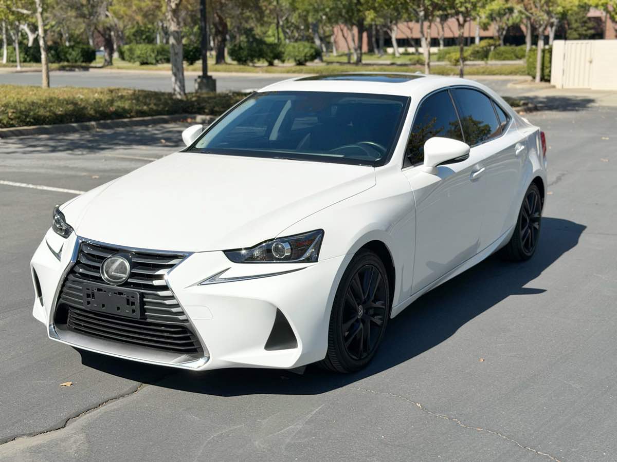 Lexus IS photo 5