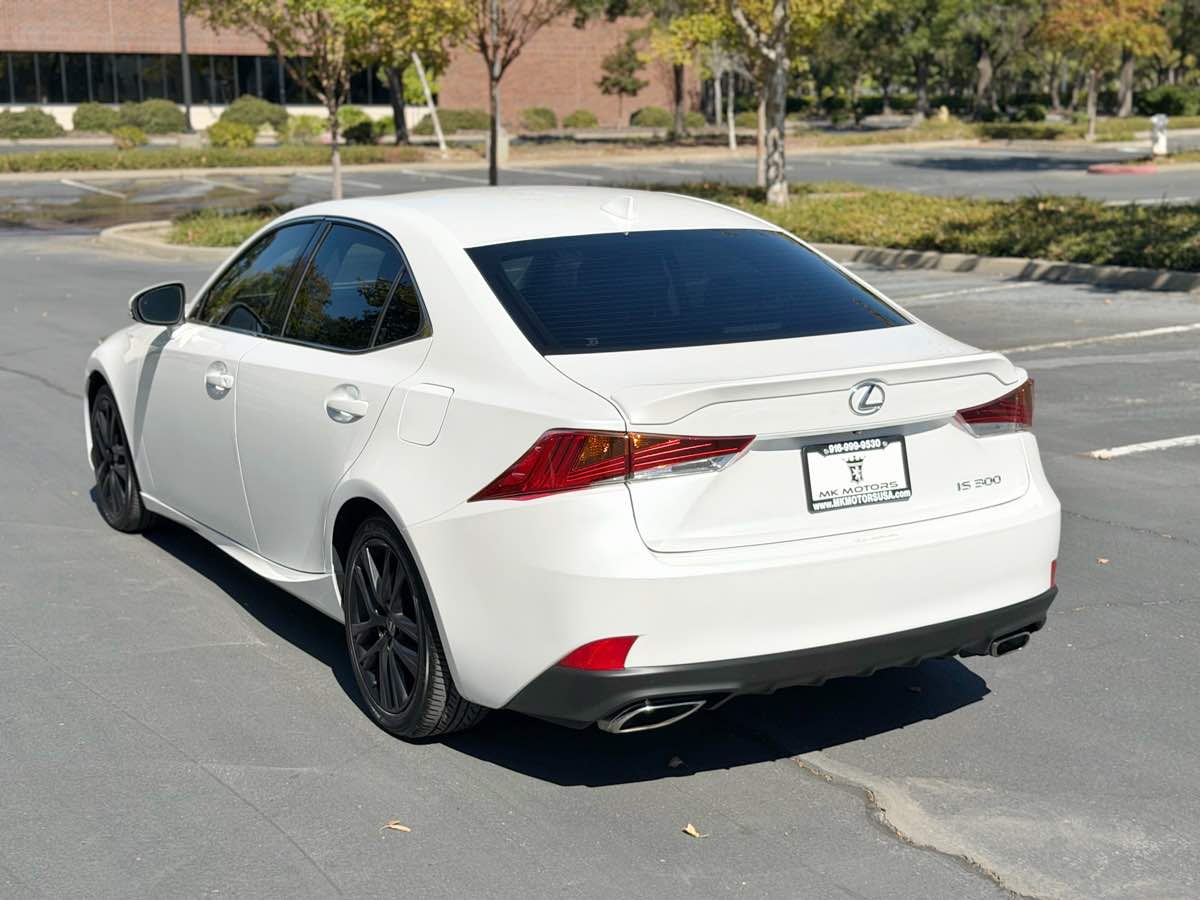 Lexus IS photo 7