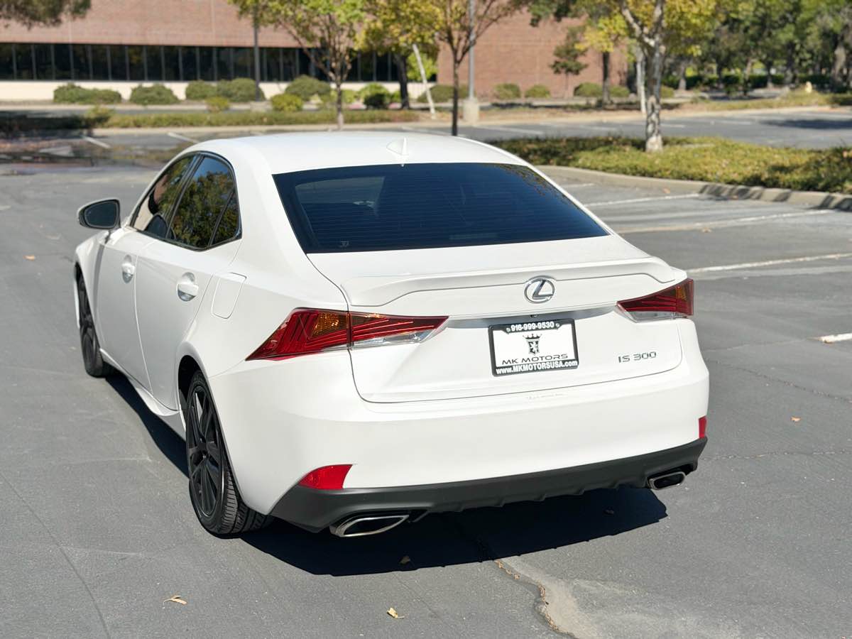 Lexus IS photo 8