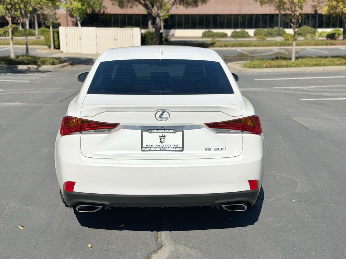 Lexus IS photo 9
