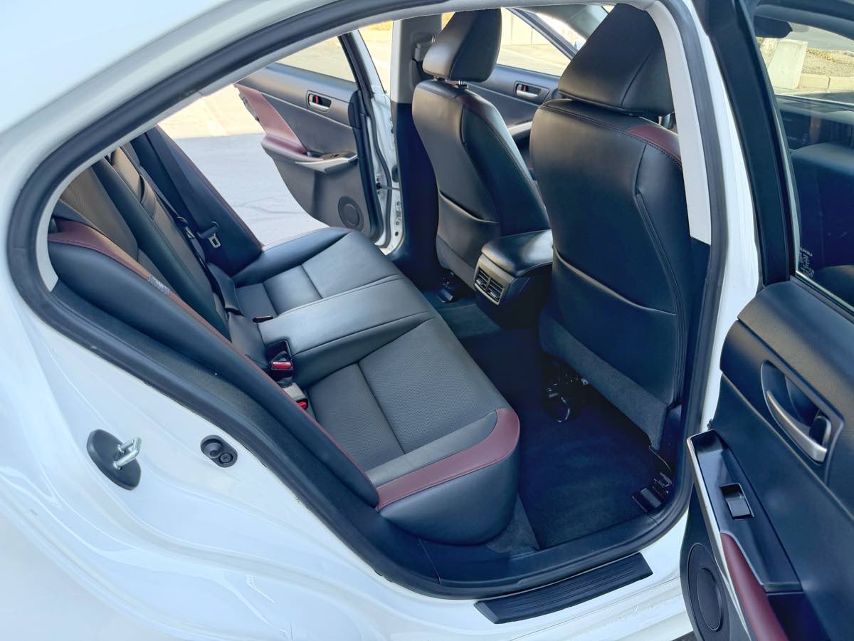 Lexus IS photo 21