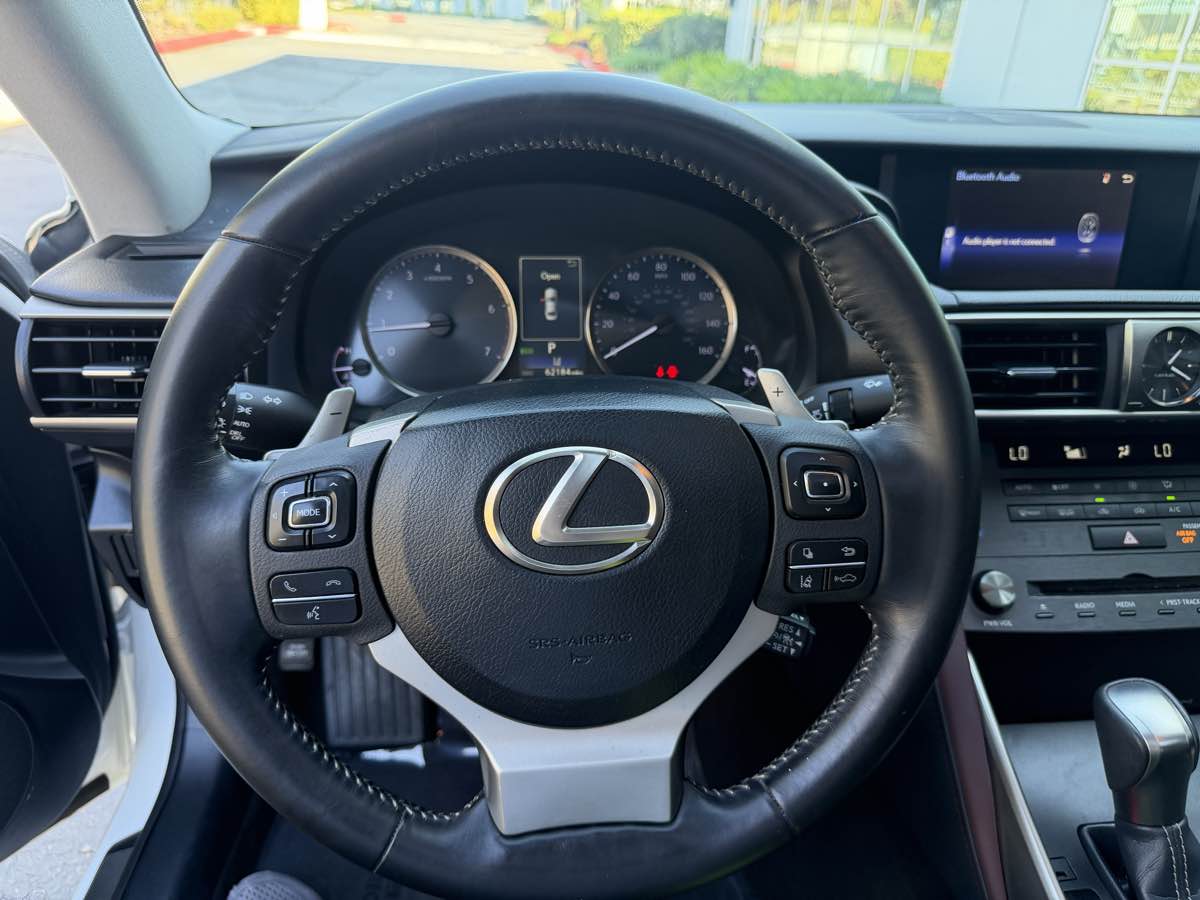 Lexus IS photo 24