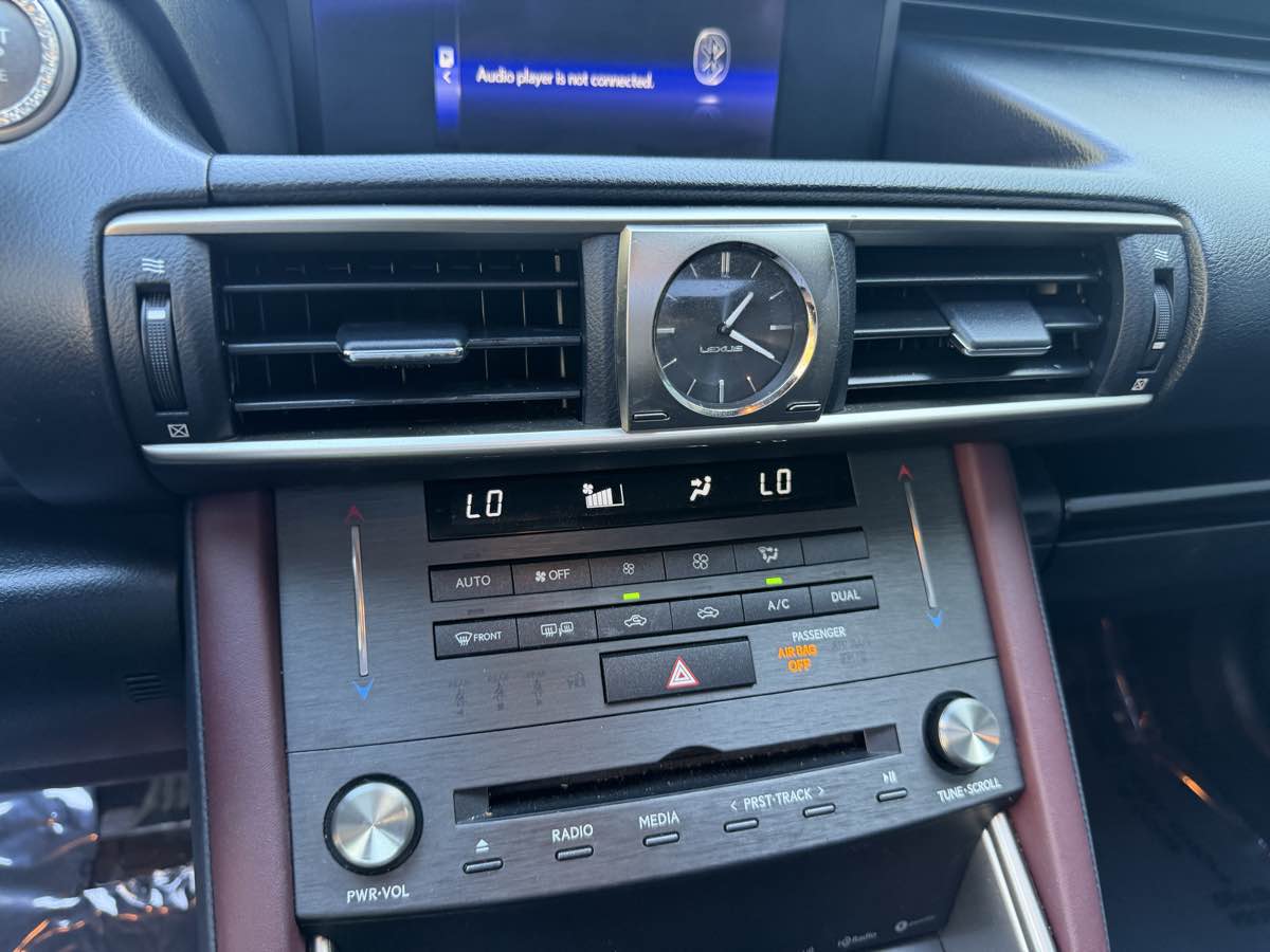 Lexus IS photo 25