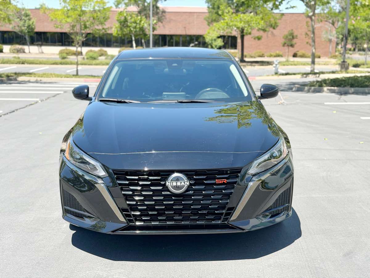 Nissan Altima photo 3