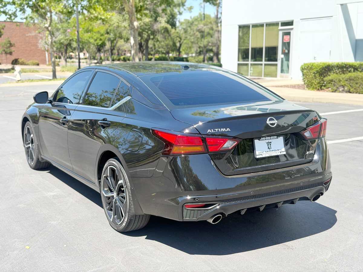 Nissan Altima photo 6