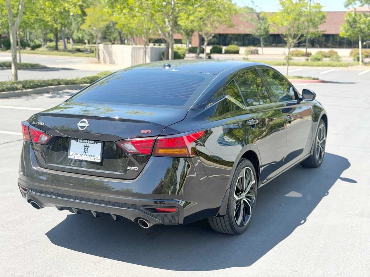 Nissan Altima photo 9