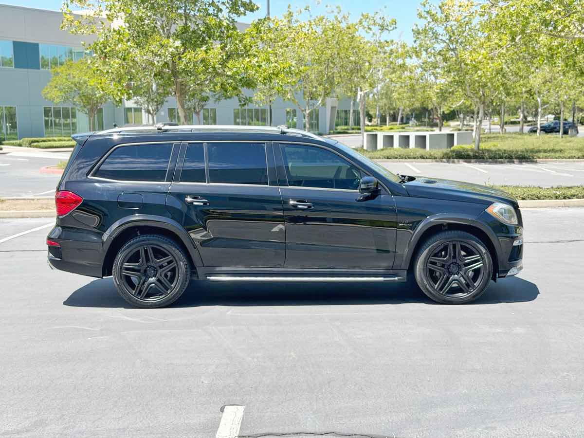 Mercedes-Benz GL 63 AMG photo 9