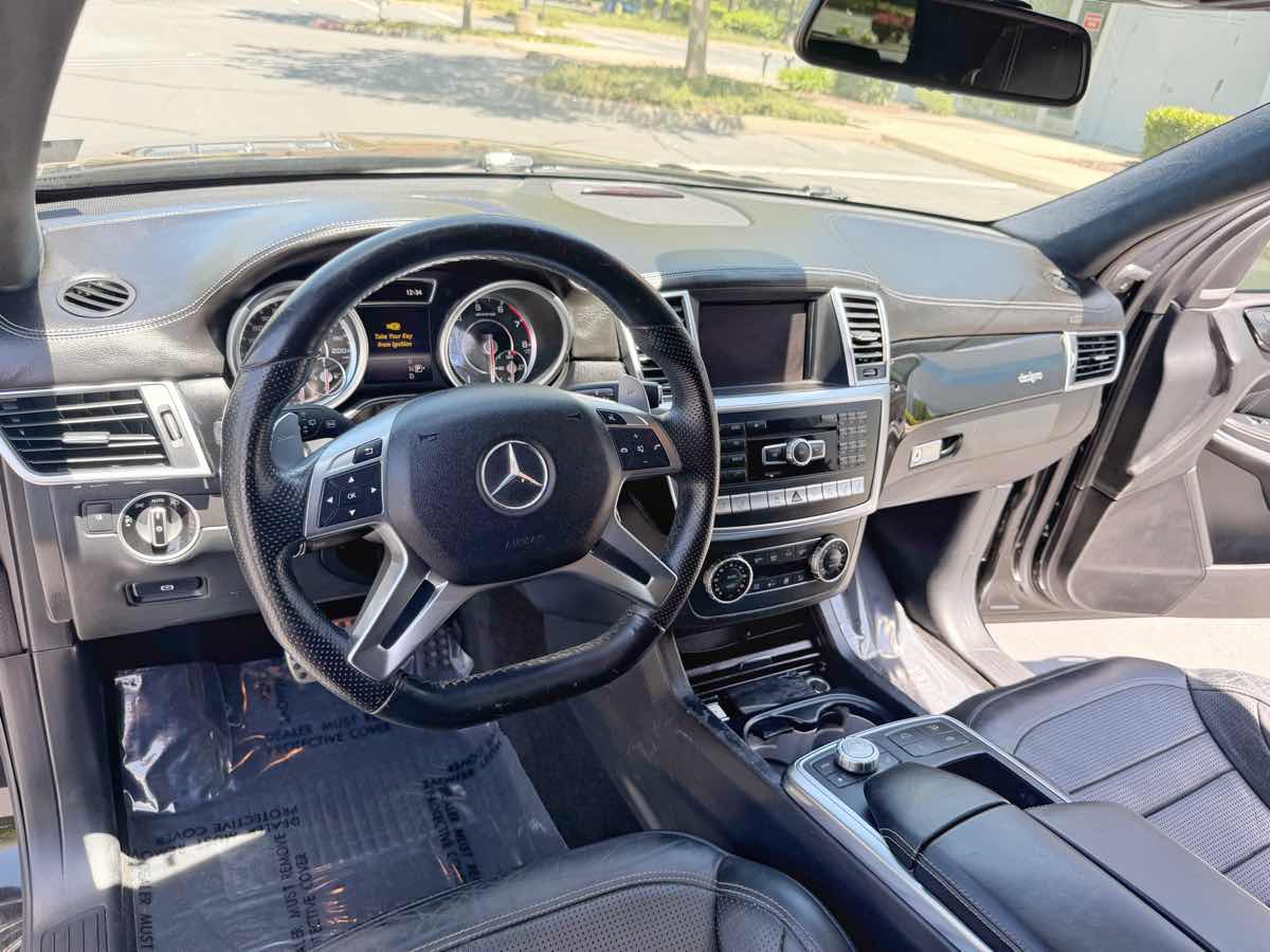 Mercedes-Benz GL 63 AMG photo 16