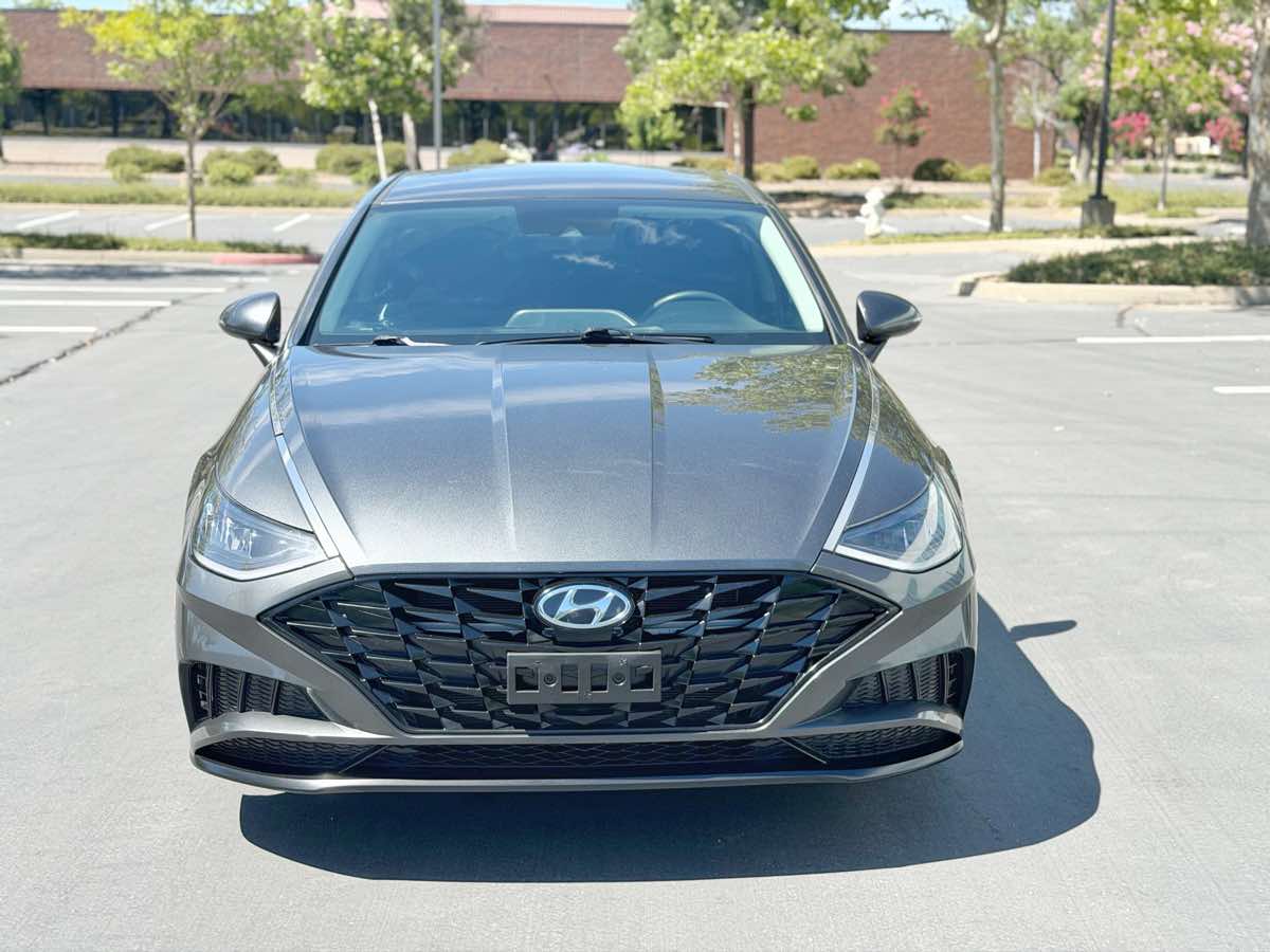 Photo 3 of this Hyundai Sonata