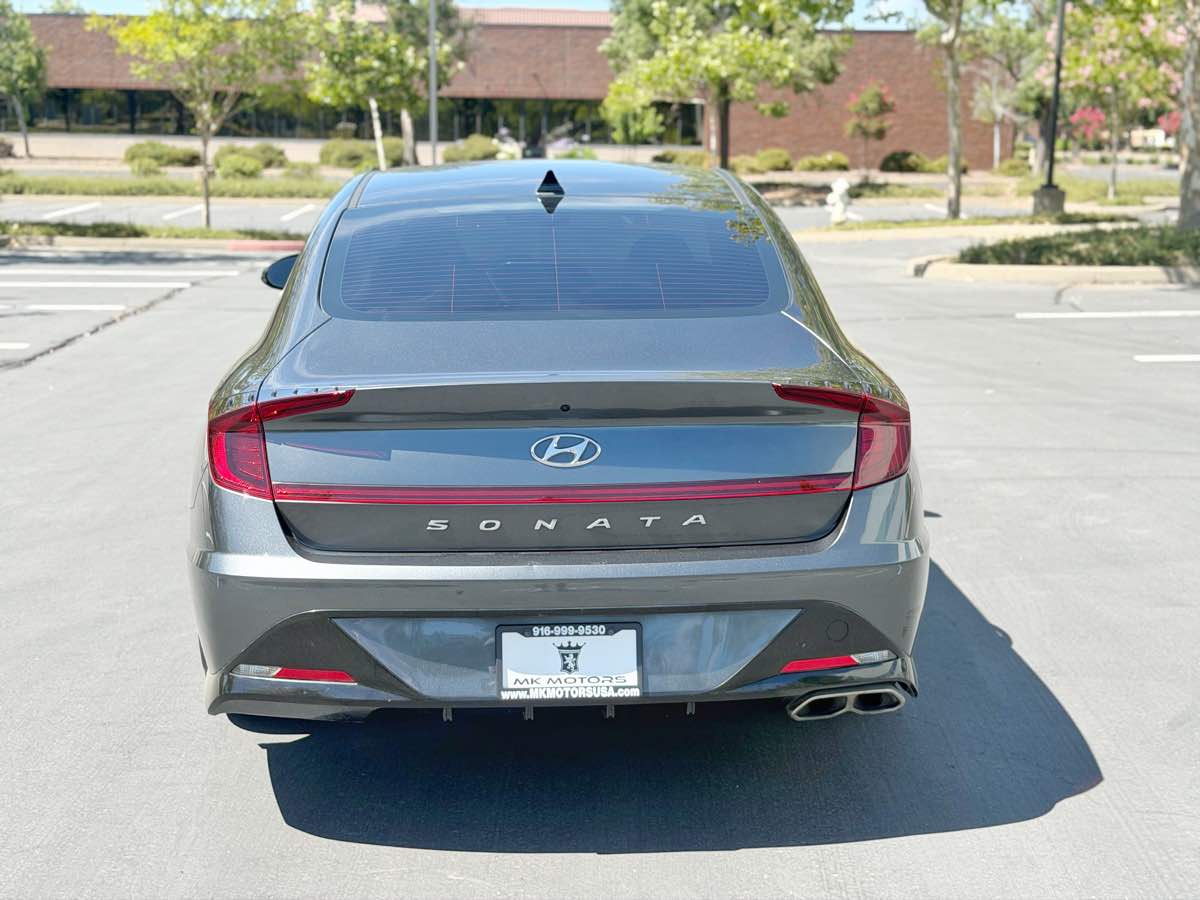 Photo 8 of this Hyundai Sonata