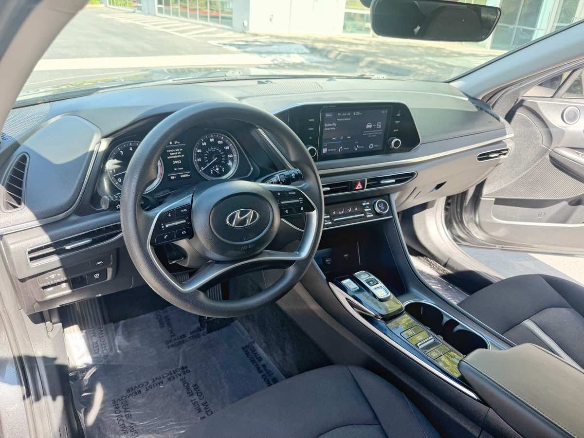 Photo 11 of this Hyundai Sonata