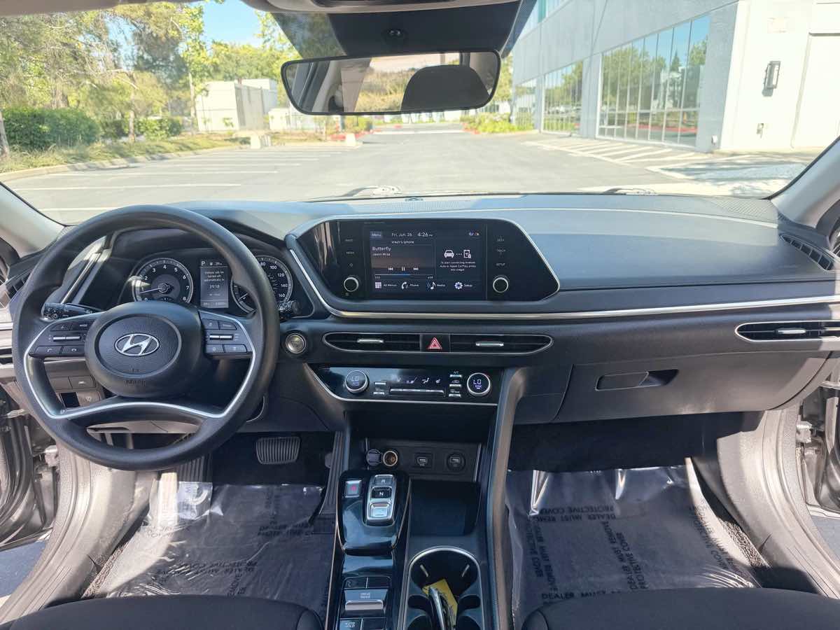 Photo 12 of this Hyundai Sonata