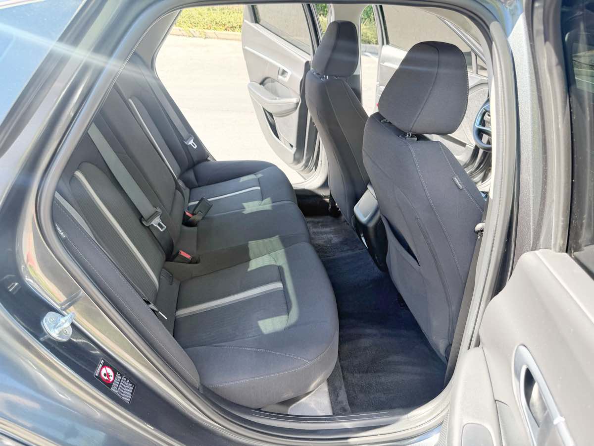 Photo 19 of this Hyundai Sonata