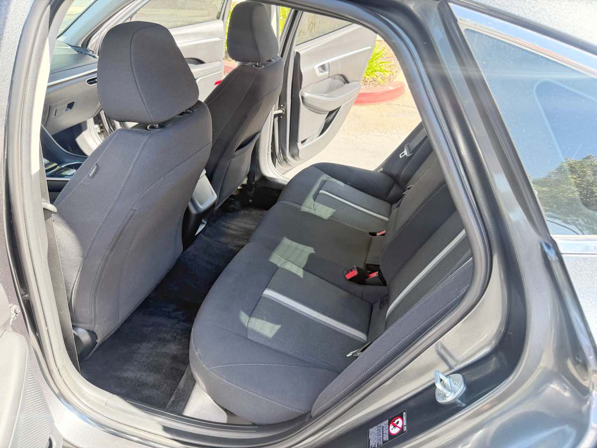 Photo 20 of this Hyundai Sonata