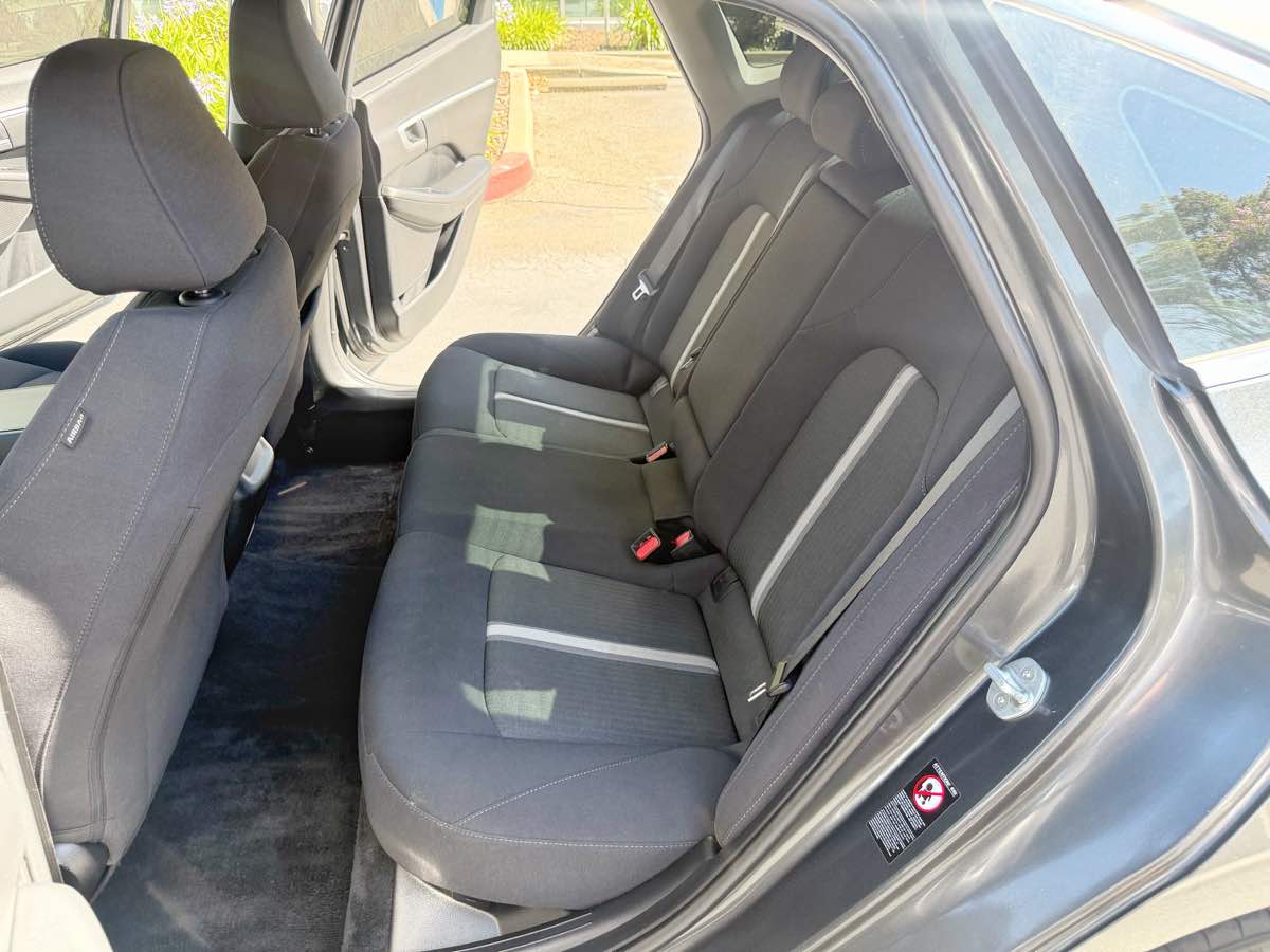 Photo 21 of this Hyundai Sonata