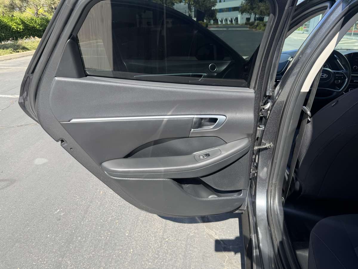 Photo 25 of this Hyundai Sonata