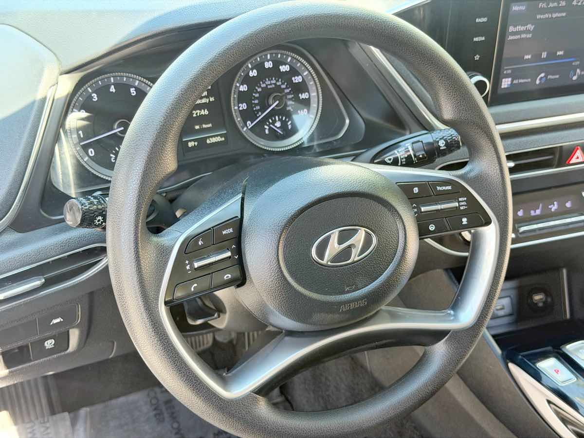 Photo 27 of this Hyundai Sonata