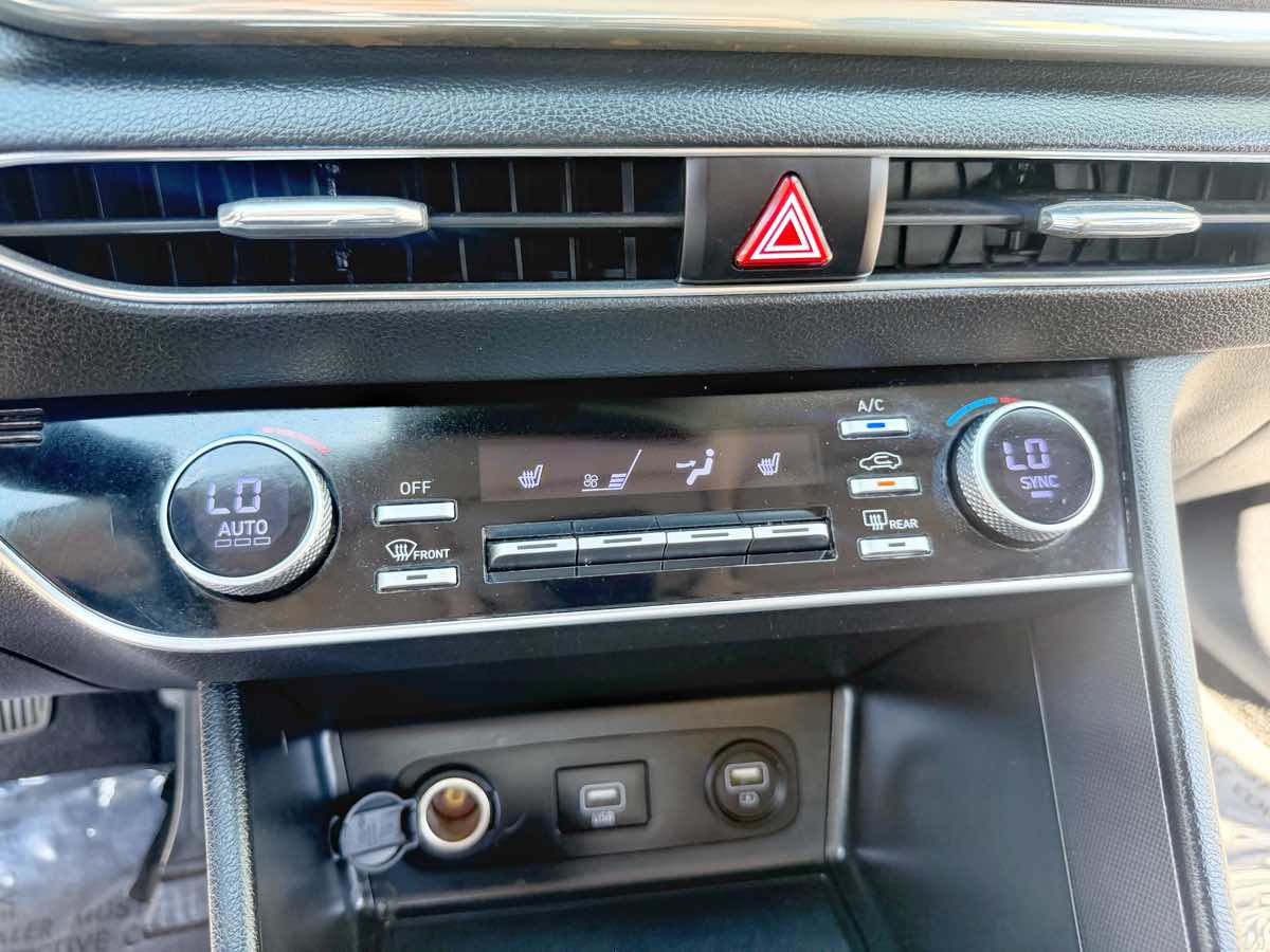 Photo 30 of this Hyundai Sonata