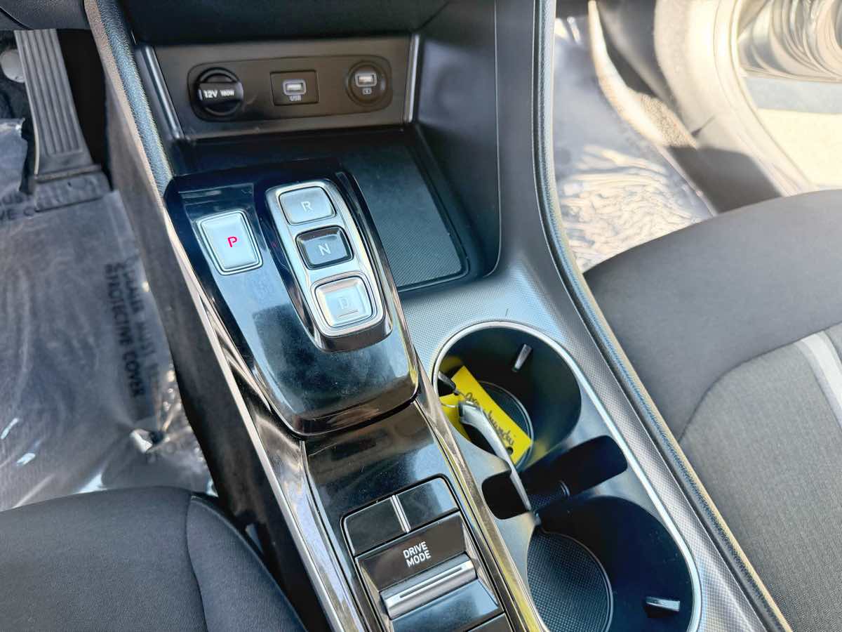 Photo 31 of this Hyundai Sonata