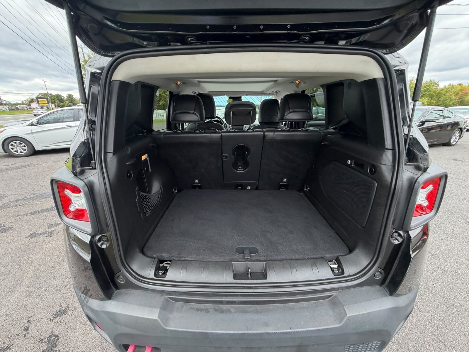 Photo 19 of this Jeep Renegade
