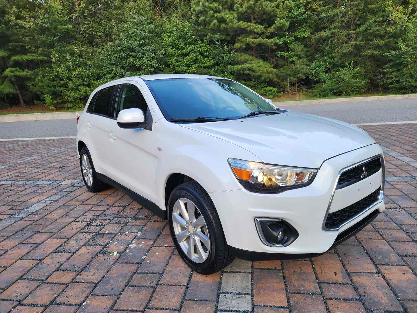 Photo 2 of this Mitsubishi Outlander Sport