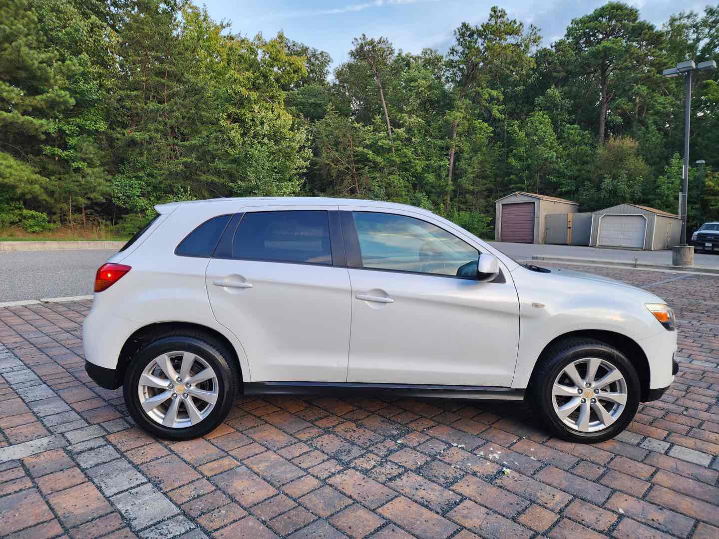 Photo 4 of this Mitsubishi Outlander Sport