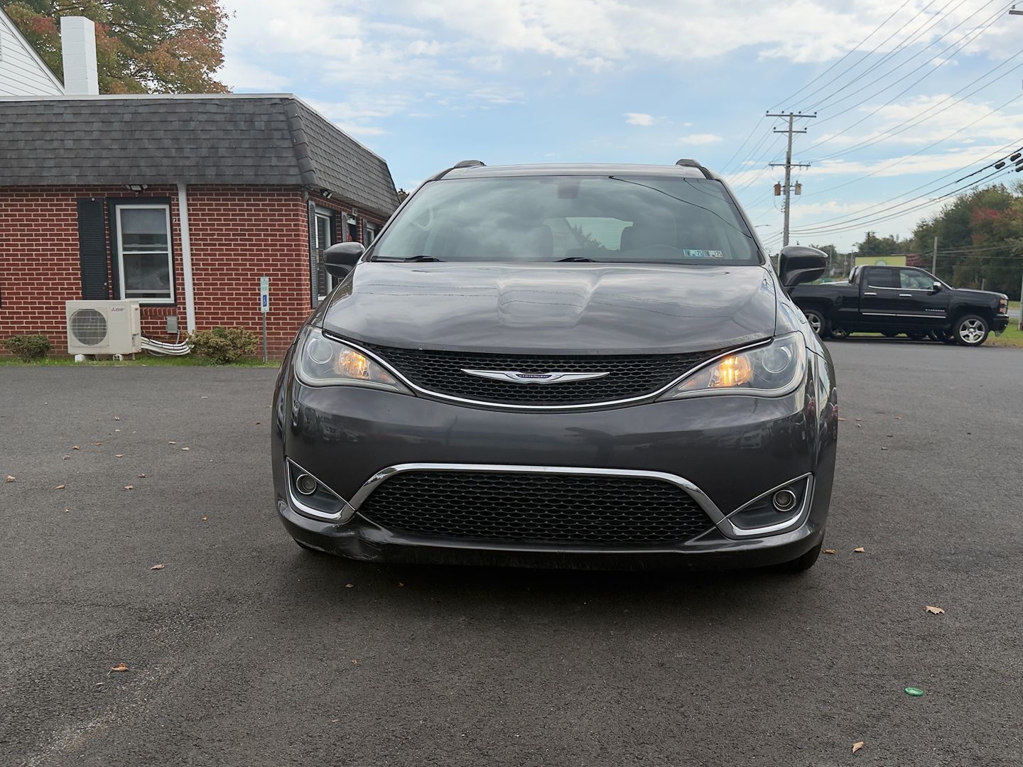 Photo 2 of this Chrysler Pacifica