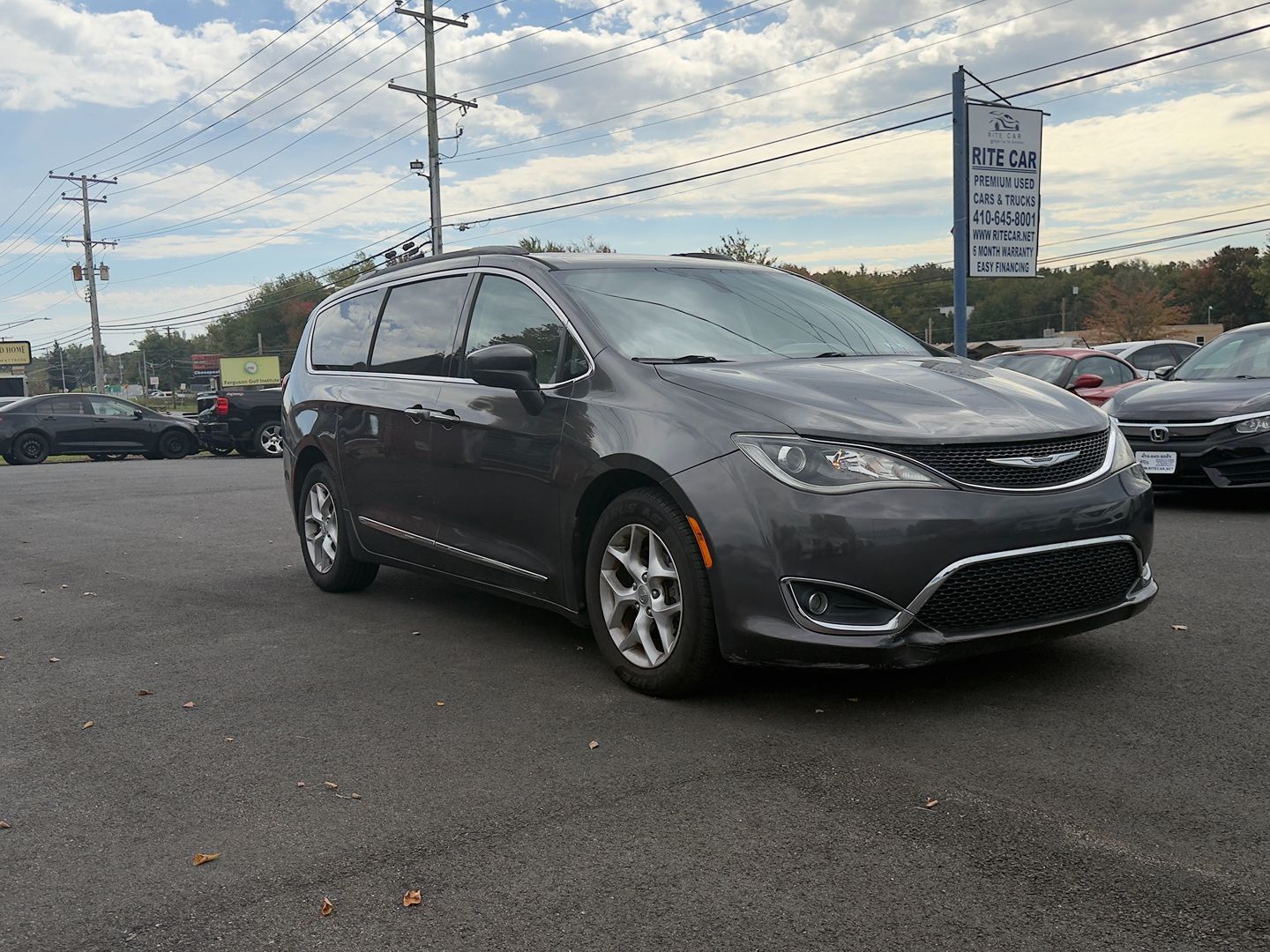 Photo 3 of this Chrysler Pacifica