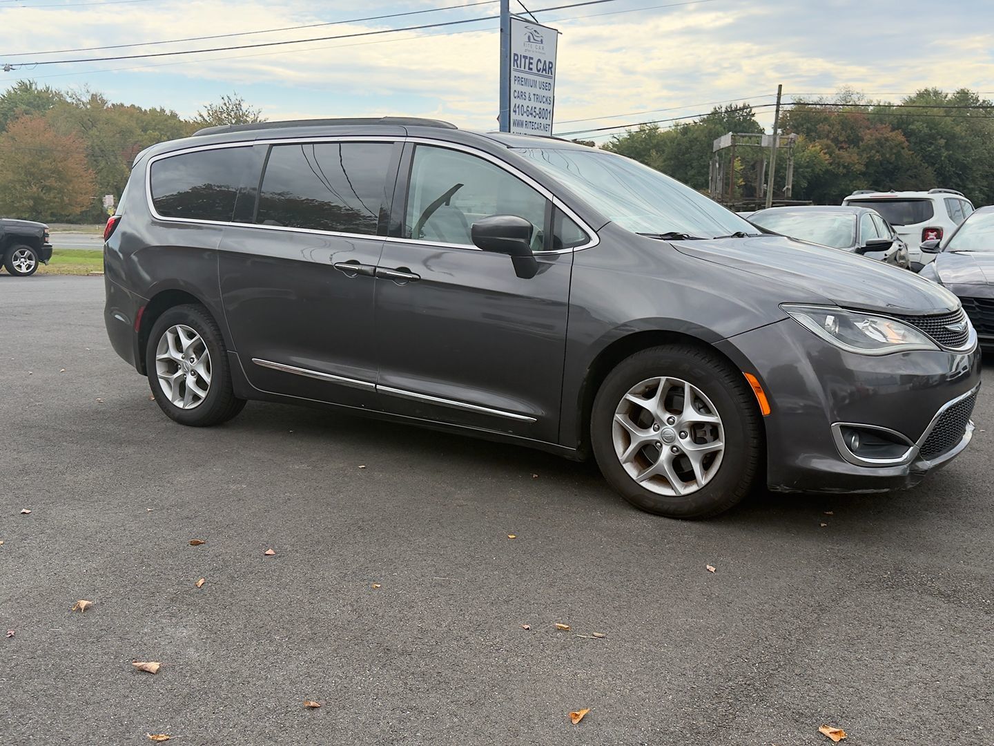 Photo 4 of this Chrysler Pacifica