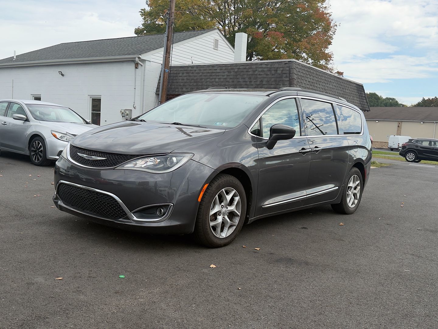 Photo 5 of this Chrysler Pacifica