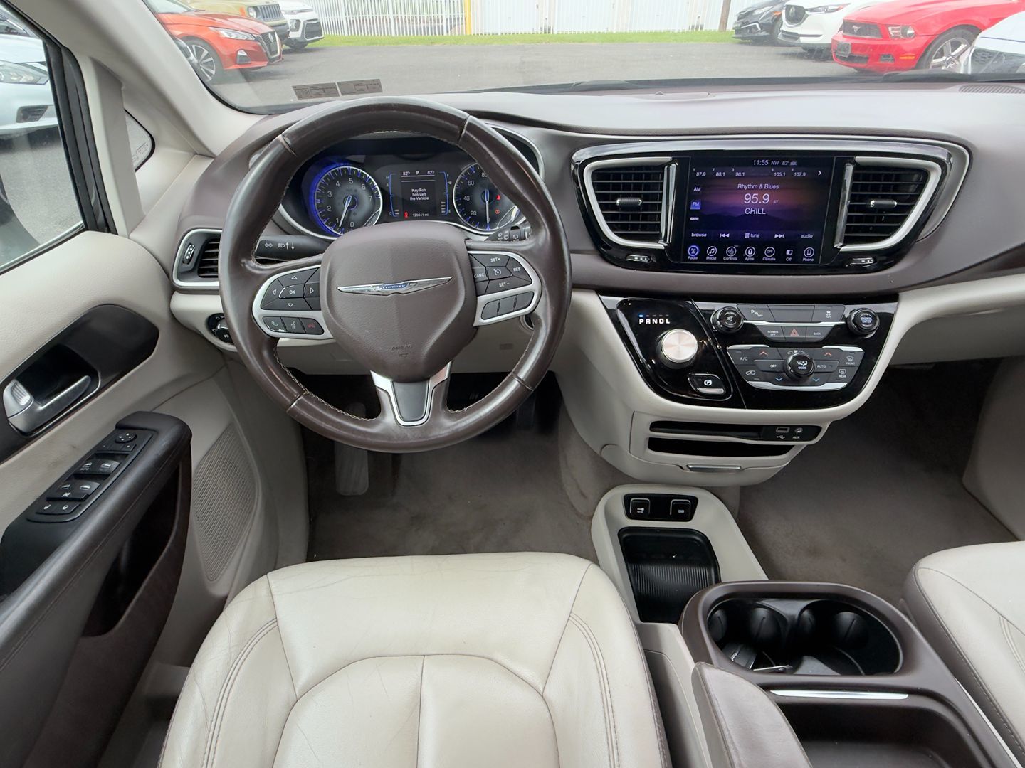 Photo 13 of this Chrysler Pacifica